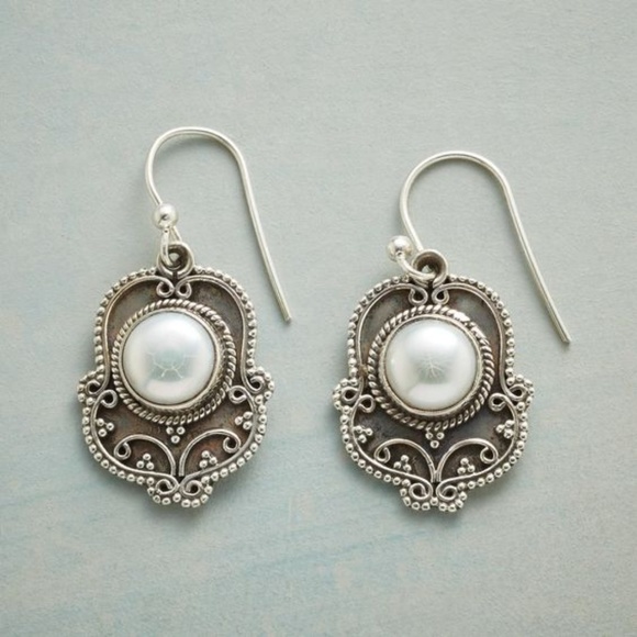 Sundance Jewelry - Sundance pearl earrings NWOT